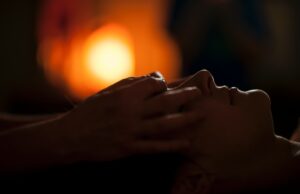 Maloha Wellness Massagen Kräuterstempel Klangschale Hot Stone